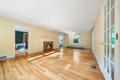 131 Montvale Rd, Weston, MA 02493 - Photo 5