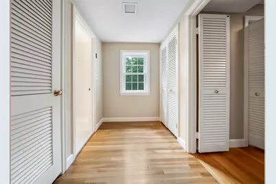 131 Montvale Rd, Weston, MA 02493 - Photo 9