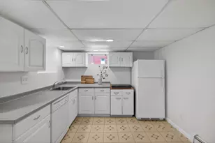 128 Rowe St, Melrose, MA 02176 - Photo 29