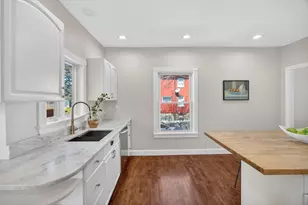 128 Rowe St, Melrose, MA 02176 - Photo 9