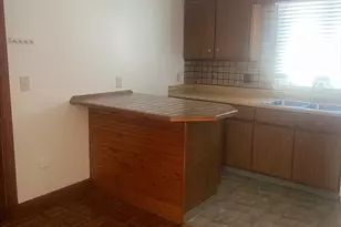 33 Linden St, Fall River, MA 02720 - Photo 3