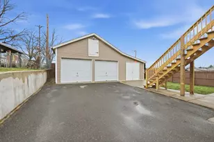 38 Prospect St, Ludlow, MA 01056 - Photo 3