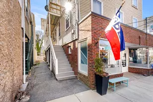 126 Pleasant St, Marblehead, MA 01945 - Photo 3