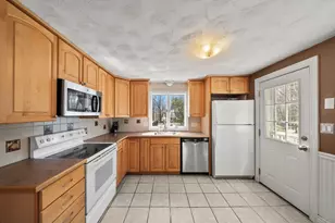 10 Hearthstone Dr, Burlington, MA 01803 - Photo 3