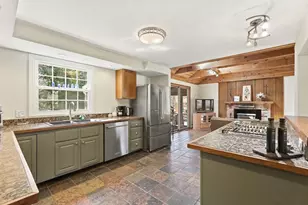 21 Meadowwood Dr, Deerfield, MA 01373 - Photo 11