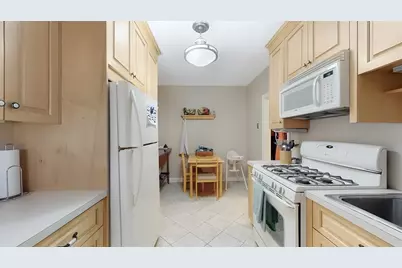 102 Sewall Ave #2, Brookline, MA 02446 - Photo 11