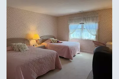 402 Country-Side Rd #402, Greenfield, MA 01301 - Photo 13