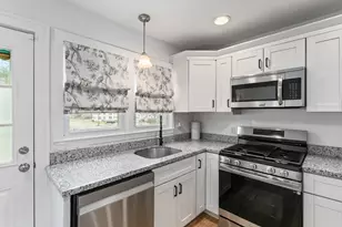 84 Groveland St, Haverhill, MA 01830 - Photo 9