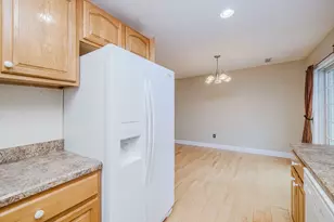 16 Clifton St, Taunton, MA 02780 - Photo 5