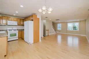 16 Clifton St, Taunton, MA 02780 - Photo 9
