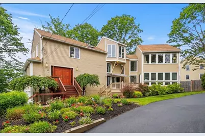 2 Rolleston Rd, Marblehead, MA 01945 - Photo 1