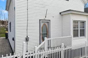 31 Sachem St, Fall River, MA 02724 - Photo 3