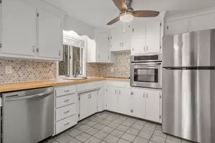 34 Locust St, Burlington, MA 01803 - Photo 7