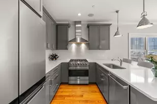 858 E 2nd St, Boston, MA 02127 - Photo 3