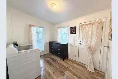 16 Mobile Home Way, Springfield, MA 01119 - Photo 5