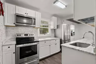 18 Edgewood Dr, Holden, MA 01520 - Photo 3