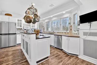 1542 S Branch Pkwy, Springfield, MA 01129 - Photo 9