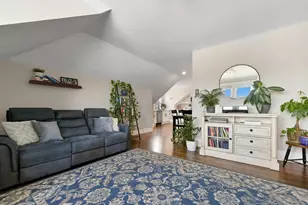 13 Roslyn St, Salem, MA 01970 - Photo 7