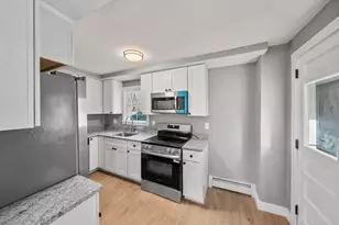 31 Dexter St, Methuen, MA 01844 - Photo 7