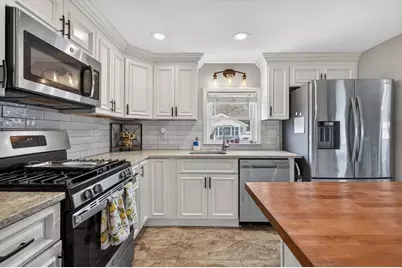 44 Oak St, Billerica, MA 01862 - Photo 3