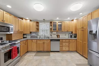 19 Salem St, West Springfield, MA 01089 - Photo 5