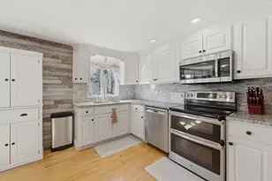 51 Spring St, Lunenburg, MA 01462 - Photo 5