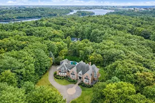 8 Stratford Way, Lincoln, MA 01773 - Photo 1