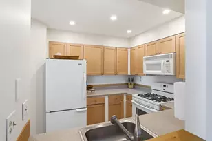 26 School St, Hull, MA 02045 - Photo 9