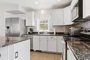 35 Collins St, Danvers, MA 01923 - Photo 7