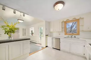210 Pleasant St, Seekonk, MA 02771 - Photo 9