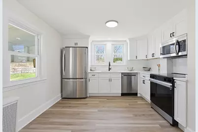 47 Willow St, Woburn, MA 01801 - Photo 5