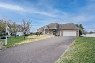 62 Parenteau Ct, Chicopee, MA 01020 - Photo 3