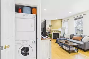 9 Mullins Ct, Cambridge, MA 02141 - Photo 11