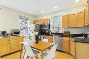 9 Mullins Ct, Cambridge, MA 02141 - Photo 5