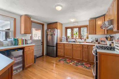 31 W Division St, Holbrook, MA 02343 - Photo 9