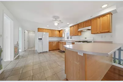 9 Photine Dr, Lowell, MA 01854 - Photo 13