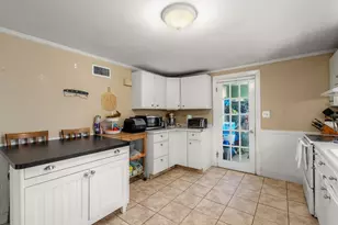 35 MacArthur Rd, Beverly, MA 01915 - Photo 9