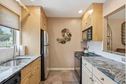 914 Sherwood Forest Lane #914, Saugus, MA 01906 - Photo 9