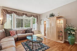 914 Sherwood Forest Ln, Saugus, MA 01906 - Photo 3