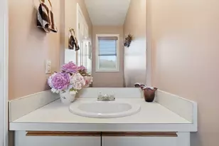 914 Sherwood Forest Ln, Saugus, MA 01906 - Photo 11