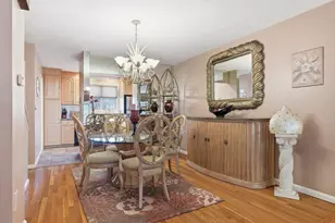 914 Sherwood Forest Ln, Saugus, MA 01906 - Photo 5