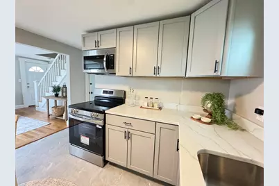 26 Hobson St, Methuen, MA 01844 - Photo 5