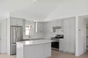 10 Winthrop Ave, Oak Bluffs, MA 02557 - Photo 5