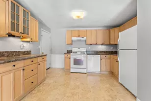 82 Boylston Ln, Lowell, MA 01852 - Photo 5