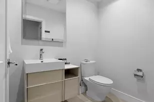 708 E 6th St, Boston, MA 02127 - Photo 5
