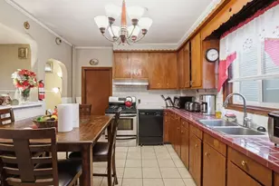 77 Lewis St, Everett, MA 02149 - Photo 9