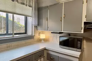 8 Ashland St, Worcester, MA 01609 - Photo 11