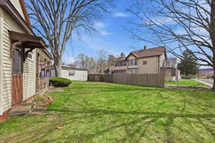 17 Adams St, Easthampton, MA 01027 - Photo 3