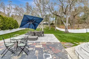 216 Lynn Fells Pkwy, Saugus, MA 01906 - Photo 35