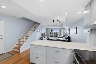 60 Brackett Pl, Marblehead, MA 01945 - Photo 9